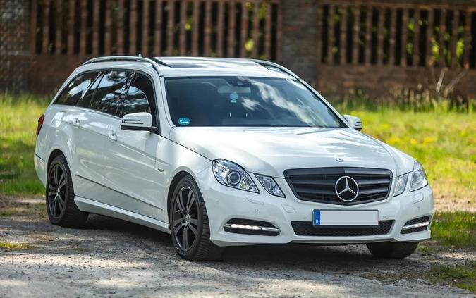 Mercedes-Benz Klasa E cena 33900 przebieg: 284000, rok produkcji 2011 z Ujazd małe 667